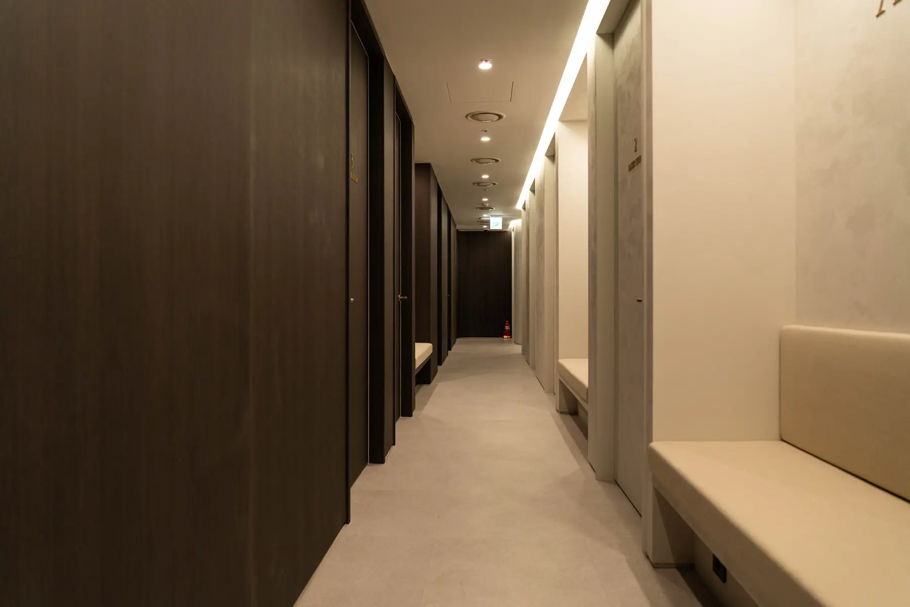 Corridor to the private treatment rooms at Aurea Clinic