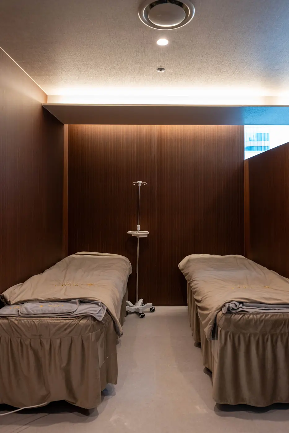 Twin treatment room at Aurea Clinic